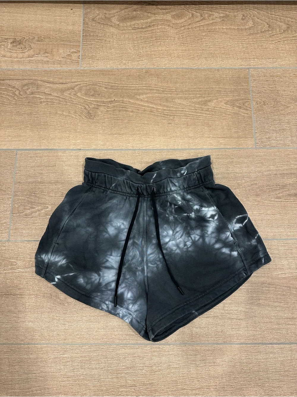 lululemon athletica Black & Gray Tie-Dye Athletic Shorts